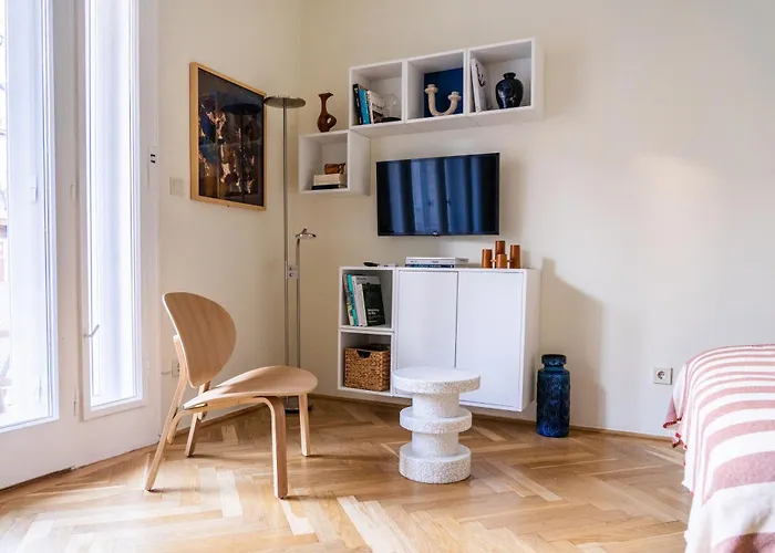 Pannonia View Delight Apartment *